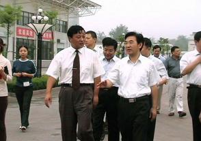 2005年8月31日，时任江苏省副省长，现任第十四届全国政协常委、农业和农村委员会副主任张桃林视察必赢242net官网。