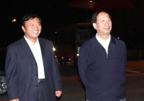 2011年10月15日，时任江苏省委副书记、组织部长，现任中共中央政治局委员、中央统战部部长石泰峰视察必赢242net官网。