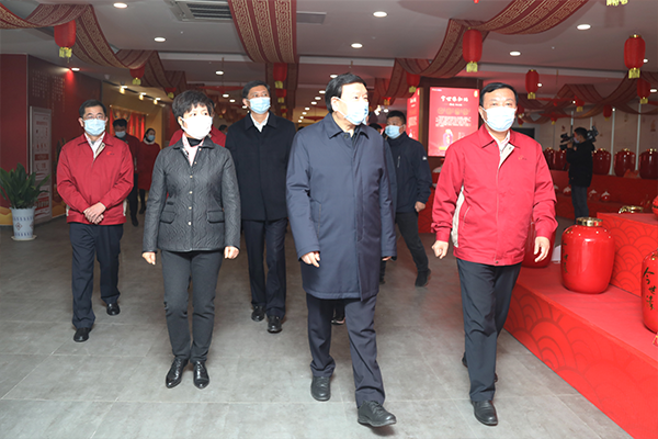 2021年2月3日，时任江苏省委书记、现任第十四届全国人大常委会委员、外事委员会主任委员娄勤俭视察必赢242net官网酒业。
